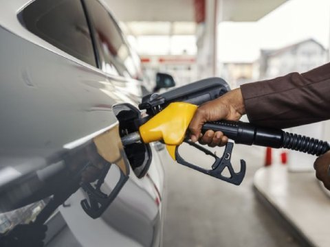 &nbsp;Britaniya&nbsp;yanacaq satışını məhdudlaşdırır