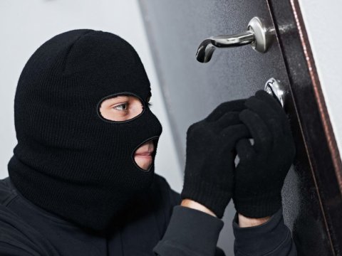 Sabunçuda&nbsp;evdən 6300 dollar oğurlayan şəxs saxlanıldı