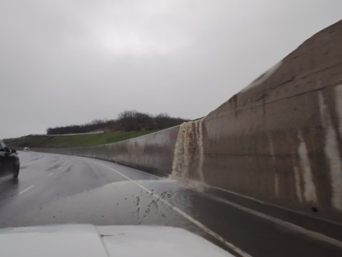 Leysan yağışlar maşınların hərəkətini çətinləşdirdi