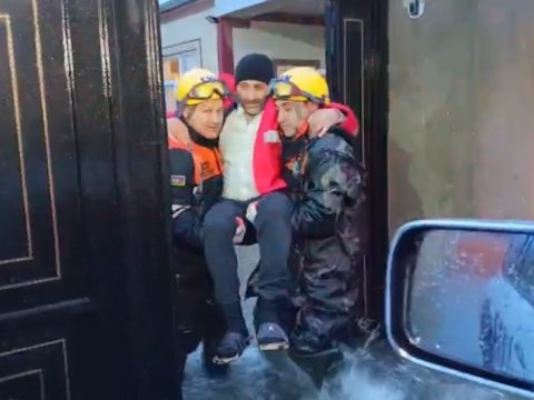 Su basmış ərazilərdən insanlar təxliyə edilir - VİDEO