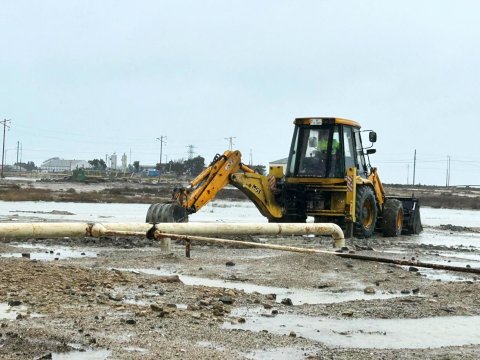 Pirallahıda intensiv yağışın fəsadları aradan qaldırılır - FOTOLAR