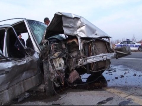 Gəncədə iki avtomobil toqquşub, xəsarət alanlar var