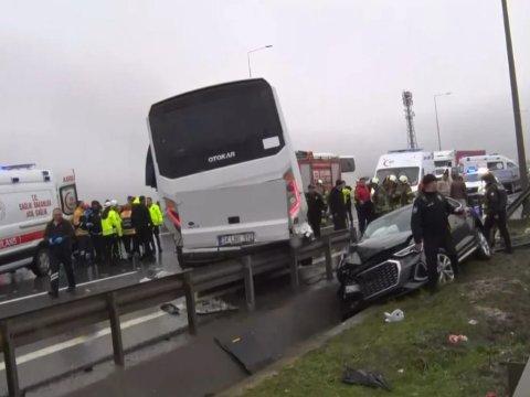 Türkiyədə polisləri daşıyan&nbsp;avtobusunun qəzaya düşüdü - 30 nəfər yaralandı