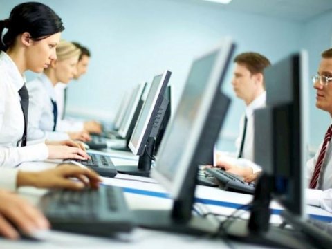 Əmək müqaviləsi olanların 55 faizi Bakıda&nbsp;işləyir