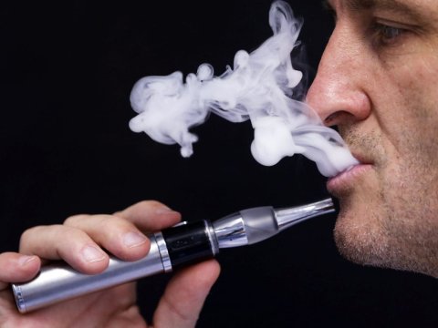 Azərbaycanda elektron siqaretlər qadağan olunub-CƏRİMƏ