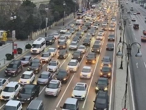 Hazırda Bakının əsas yollarında tıxac var - SİYAHI