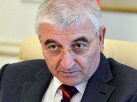 75 yaşlı Məzahir Pənahov vəzifəsindən gedir?