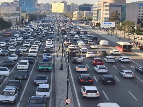 Bakının 20 əsas yolunda tıxac var - SİYAHI