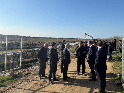 Eldar Əzizov Ramanada subasmadan zərərçəkənlərlə görüşdü - FOTO