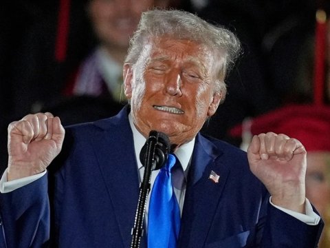 İran KİV-i Trampı məsxərəyə qoydu: bişmiş toyuğu belə güldürür!