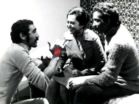 Bir şəklin tarixçəsi - Rasim Balayev Vəfa Fətullayevanı qucaqlamaqdan niyə çəkinmişdi...