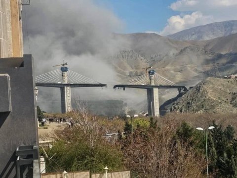 Kərəclə Tehranı birləşdirən körpünü vuruldu-8 ölü, 95 yaralı