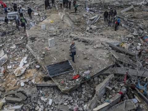 İranda humanitar yardımla dolu konteynerlər&nbsp;vuruldu