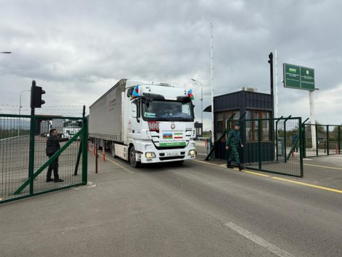 İrana göndərilən humanitar yardım sərhəddən keçdi
