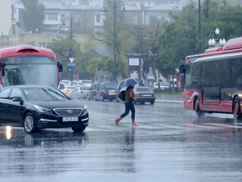 İntensiv yağışlar bu gün də YAĞACAQ