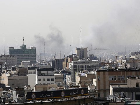 İranda universitet binası vuruldu