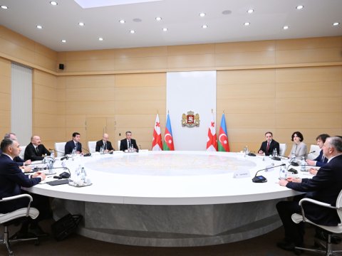 İlham Əliyevin Kobaxidze ilə geniş tərkibdə görüşü olub