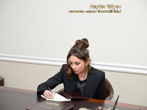 Mehriban Əliyeva Tbilisidə Azərbaycan Mədəniyyəti Muzeyi ilə tanış olub