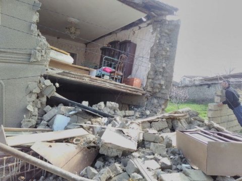 Bakıda yaşayış evi çökdü - Xəsarət alan&nbsp;var