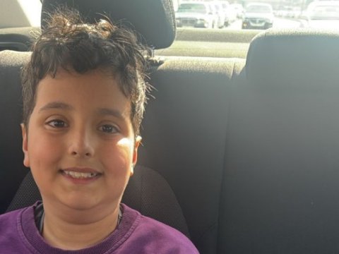 Polis Xırdalanda bu uşağın valideynlərini&nbsp;axtarır