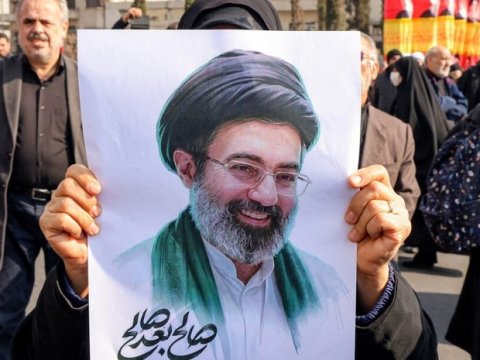 Müctəba Xameneinin vəziyyəti ağırdır &ndash; Qumda müalicə alır