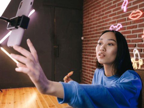 یوتیوبرها از آمازون شکایت کردند