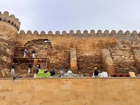 تخریب رخ داده در دیوار قلعه برطرف می‌شود - عکس