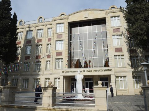 Şagirdləri təhqir edən müəllimlə bağlı&nbsp;tədbir görüldü