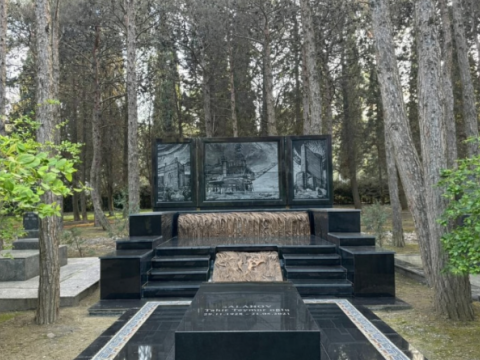 Tahir Salahovun qəbirüstü abidəsi UCALDILDI