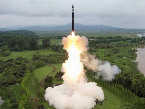 Şimali Koreya yeni raketləri ilə dünyanı təəccübləndirdi