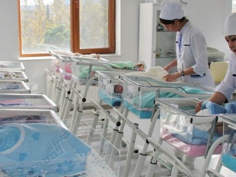 Azərbaycanda doğum azalır