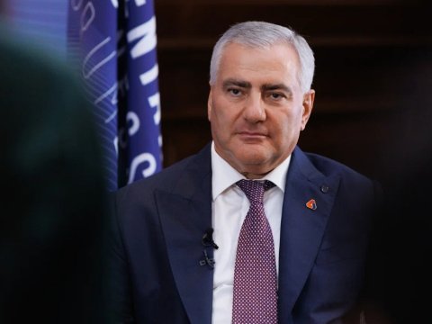 Baş nazir olmaq üçün 2 ölkənin vətəndaşlığından imtina edir