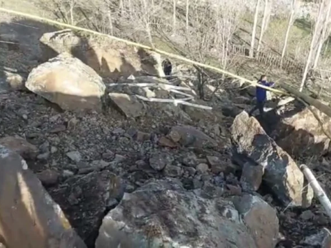 Naxçıvanda qaya uçqunu - FOTO