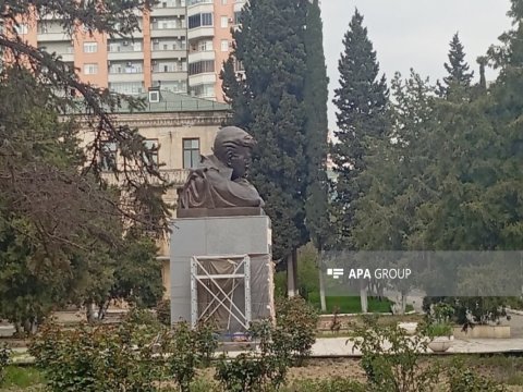 Cəfər Cabbarlının büstü yeni görkəmdə