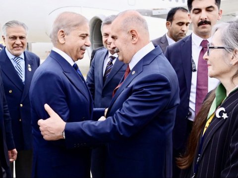 Şahbaz Şəriflə İshaq Dar Türkiyəyə getdi