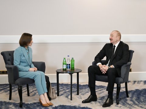 Azərbaycan Prezidenti moldovalı həmkarı ilə görüşdü