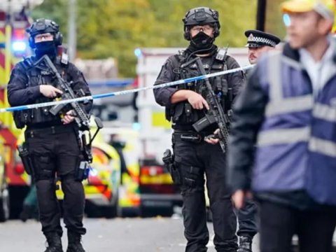 Londonda iki sinaqoqa HÜCUM