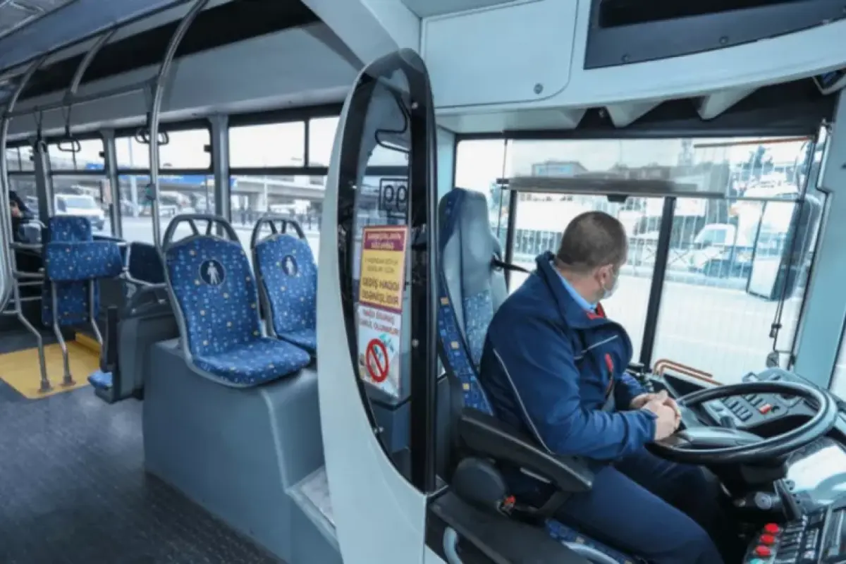 Marşrut&nbsp;avtobusun sürücüsü sükan arxasında öldü