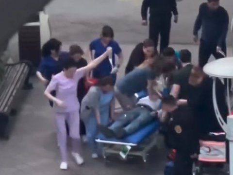 Bakıda ürəyi dayanan şəxs son anda xilas edildi - VİDEO