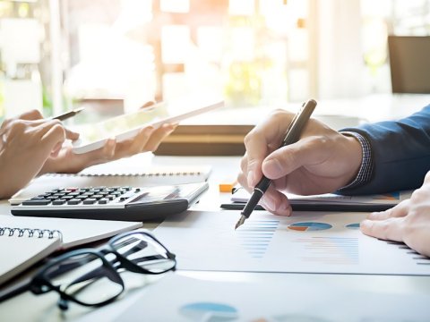 Deputat satınalmalarla bağlı şübhələrini bölüşdü