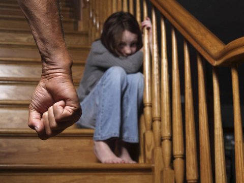 Azərbaycanda uşaqlarını döyən valideynlər cərimələnəcək&nbsp;&nbsp;