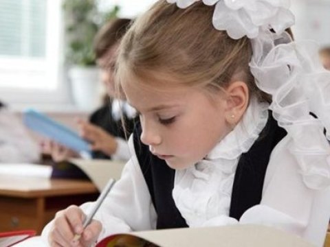 Bakıda bu məktəbin şagird və müəllimləri HƏDƏLƏNİB