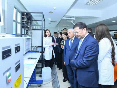 Rektor BMU-nun laboratoriyaları ilə tanış olub - FOTO