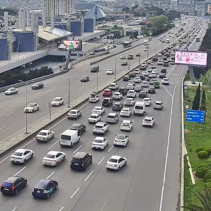 Paytaxt yollarında tıxac axşama doğru gücləndi