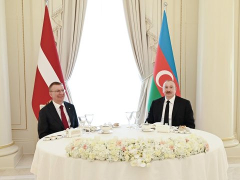 Edqars Rinkeviçsin şərəfinə rəsmi lanç verildi