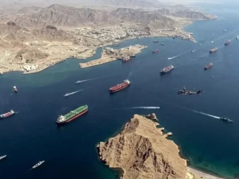 İran Hörmüz boğazında nəzarəti gücləndirir