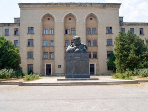 "Fəryad"ın rəssamı ilə dövlət qurumu arasında qalmaqal