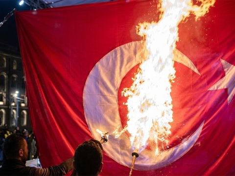 XİN-dən İrəvanda Türkiyə bayrağının yandırılmasına ETİRAZ