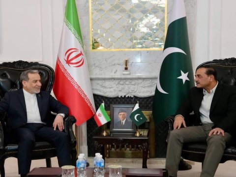 Əraqçi Munirlə görüşdü