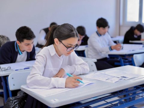 55 mindən çox şagird buraxılış imtahanı verdi